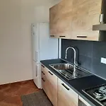 Impetrata Iun Q7090 Vila